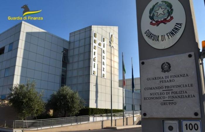 Entreprise de Pesaro dans la ligne de mire, escroquerie de 15 millions sur les fonds Pnrr déjouée : arrestations et saisies