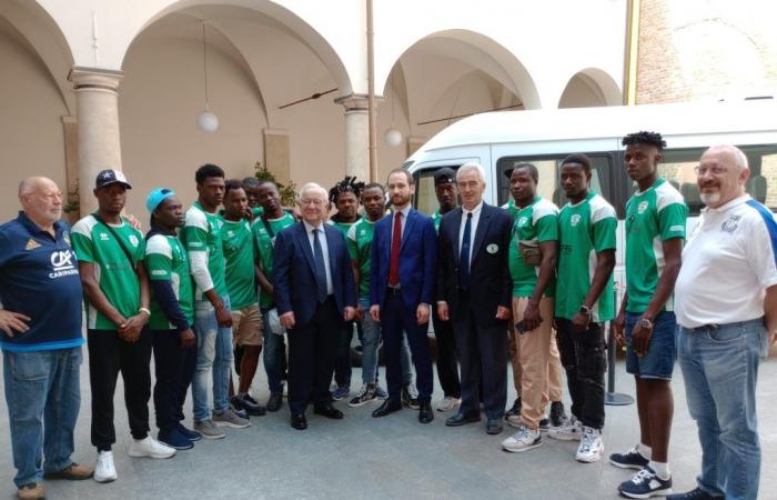 Alexandrie : Un nouveau minibus pour les athlètes de “Le tre rose rugby”