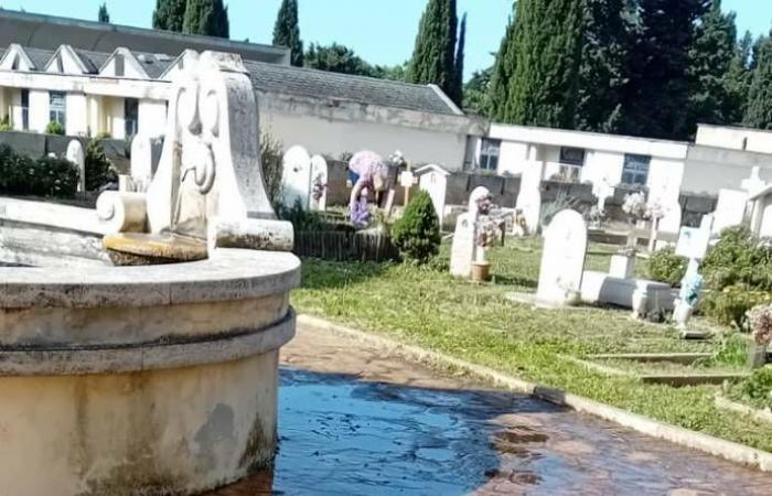 Velletri – Une fuite d’eau à la fontaine du cimetière est signalée depuis plus de 2 mois