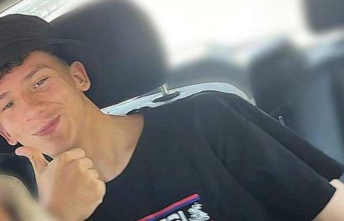 Accident à Cava de’ Tirreni, heurté par un camion après une chute sur un scooter : un jeune de 17 ans décède