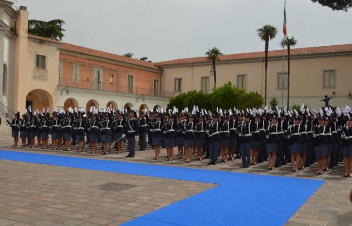 École PS Caserta : 163 nouveaux officiers enthousiastes ont juré fidélité à la République