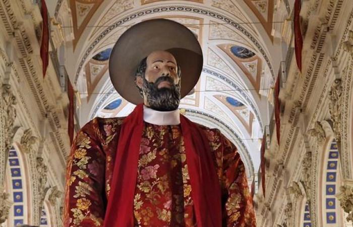 Enthousiasme et émerveillement pour la présentation du premier Santone de San Pietro à Modica. Une tradition disparue depuis 70 ans revient