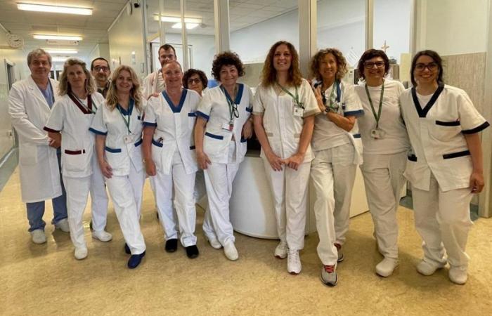 Cremona Sera – Hôpital Oglio Po : à partir du 1er juillet, le service passe de 6 à 12 lits. De nouvelles embauches arrivent également : un cardiologue, trois infirmiers et deux infirmiers. Enthousiasme et émotion chez les opérateurs