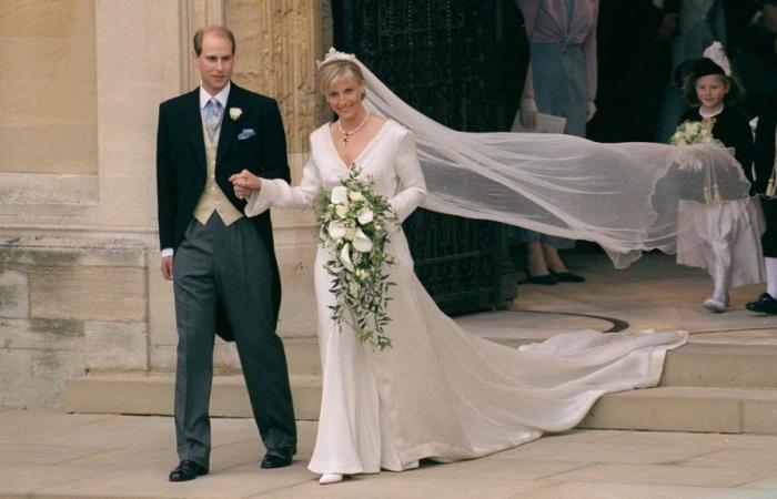 Un diadème ancien et une robe ornée de milliers de perles : la royauté « simple » de Sophie d’Édimbourg qui a épousé le prince Edward il y a 25 ans aujourd’hui