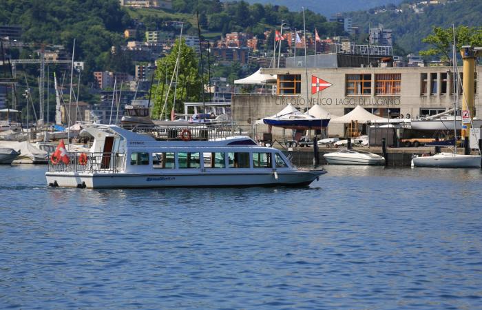 Le lac vert émeraude enfermé entre Côme et la Suisse : reprise des circuits aquatiques parmi des vues à couper le souffle