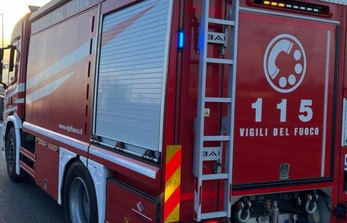 ▼ Brescia, ouvriers coincés au sommet d’une grue: sauvés par les pompiers – BsNews.it