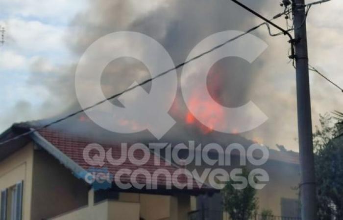 RIVAROLO CANAVESE – Un violent incendie ravage le toit d’un immeuble: peur via IV Novembre