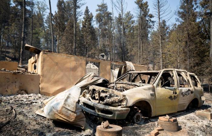 Deux morts dans les incendies au Nouveau-Mexique, plus de 1 400 bâtiments détruits
