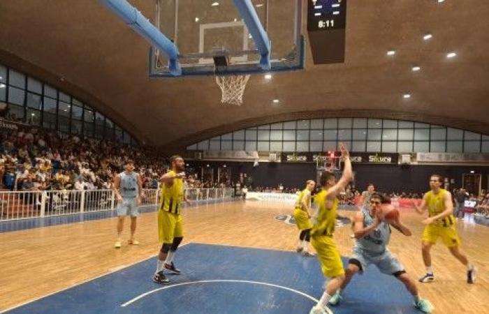 Basket, Virtus Ragusa bat Pesaro lors du match 3 (74 à 72) et remporte la promotion en Serie B