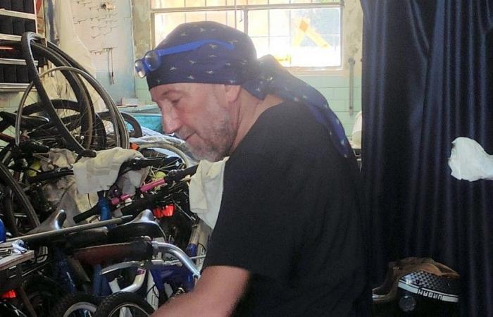 Après l’accident et des mois d’hospitalisation, le fabricant de vélos Luca Ridolfi rouvre le volet