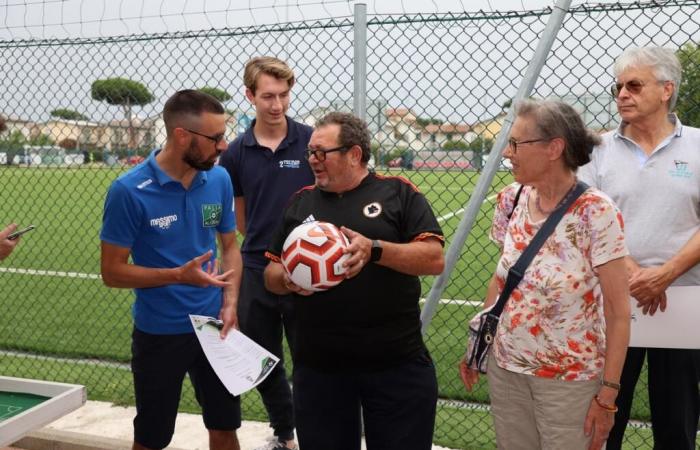 À Viareggio, la Versilia Football Planet : talk-show avec les grands noms du football et défi entre supporters sur la place