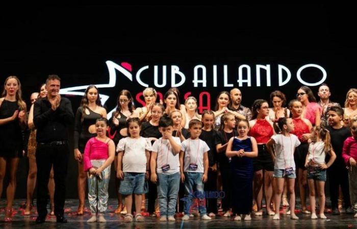 Cubailando Salsa Academy, un voyage en émotions sur la scène du théâtre Apollo