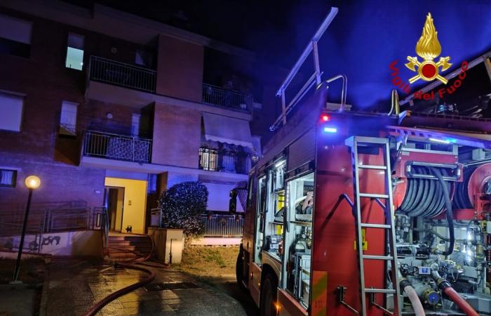 Lucques : incendie la nuit dans un immeuble à Antraccoli. 1 blessé et 5 appartements évacués (photo)
