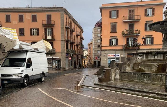 Viterbe – Délocalisation du marché : “Tout le monde restera insatisfait”, disent les commerçants de la Piazza della Rocca