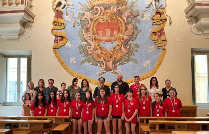 L’équipe féminine des moins de 13 ans de Volley Umbertide remporte la Coupe de l’Ombrie : les athlètes reçus dans la Commune par l’Administration