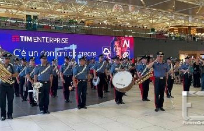 La fête de la musique a été célébrée à l’aéroport de Fiumicino avec la fanfare des Carabiniers