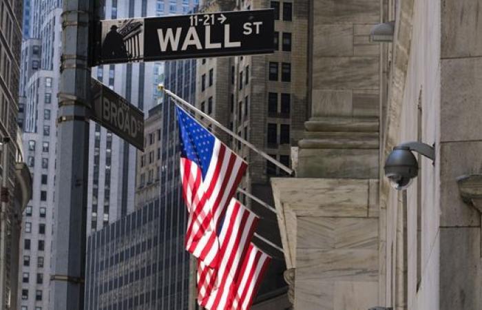 Wall Street a montré peu de mouvement le jour des trois sorcières, gardant un œil sur les données macroéconomiques