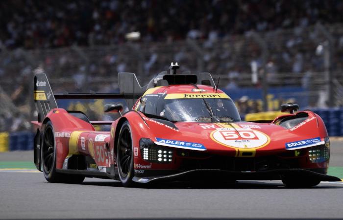 Cariati embrasse Antonio Fuoco. Le pilote Ferrari “rentre chez lui” après sa victoire aux 24 Heures du Mans