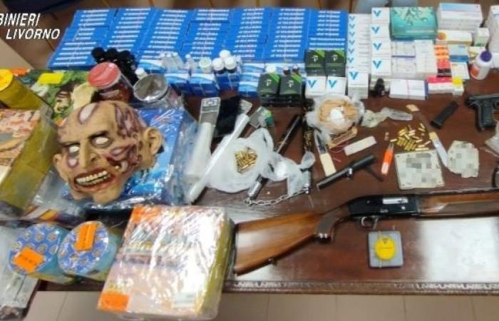 “centre domestique” d’armes, de drogues et d’explosifs, un homme de 62 ans menotté