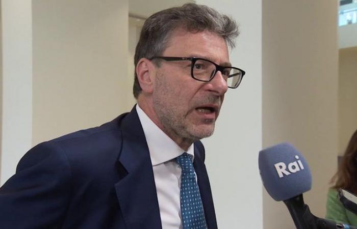 Giorgetti : “Le Parlement n’est pas en mesure d’approuver le MES. Demander la ratification maintenant, c’est comme jeter du sel sur une plaie”