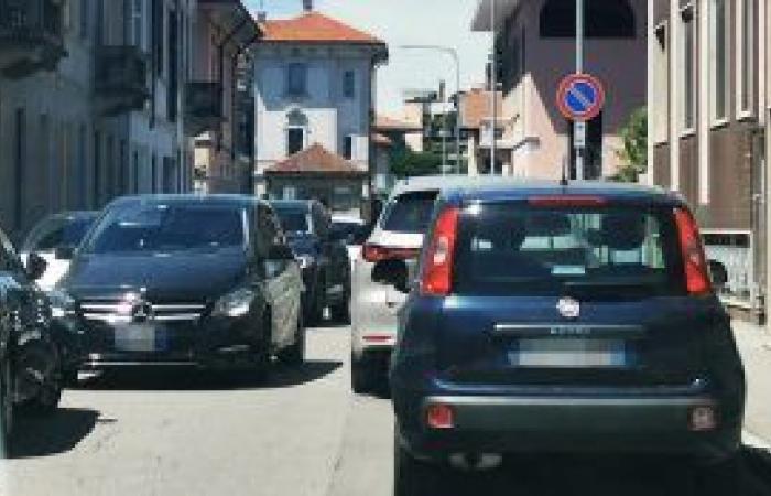 Routes fermées aux handbikes, la polémique fait rage à Busto : les commerçants en révolte