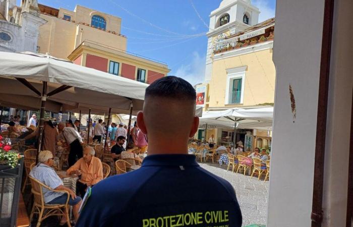 Capri sans eau, que s’est-il passé. Les arrivées de touristes sans réservation d’hôtel ont été bloquées. «Une urgence jamais vue»
