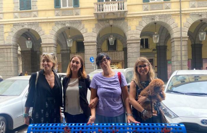 Savona, a inauguré le banc bleu pour les droits des enfants et des adolescents