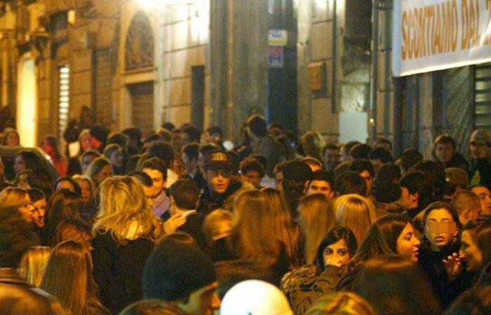 Naples, vol dans le trafic nocturne de Chiaia: un jeune homme sans casier judiciaire arrêté