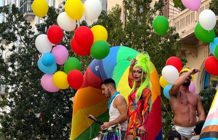 “La colère ne nous suffit pas” : une rivière colorée se déverse dans Palerme, des milliers de personnes marchent pour les droits LGBT+