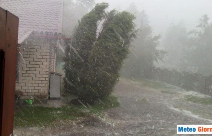 Météo à Lecco : violente tempête. Grosse grêle en Lombardie