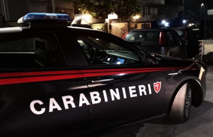 Accident de la route à Nerviano à Milan, un garçon de 20 ans meurt dans la collision entre une voiture et une moto