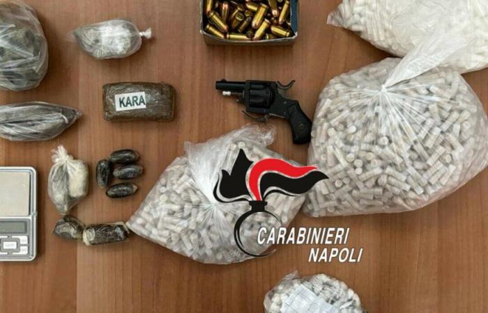 Casoria, drogue et armes illégales dans la maison : trois personnes arrêtées