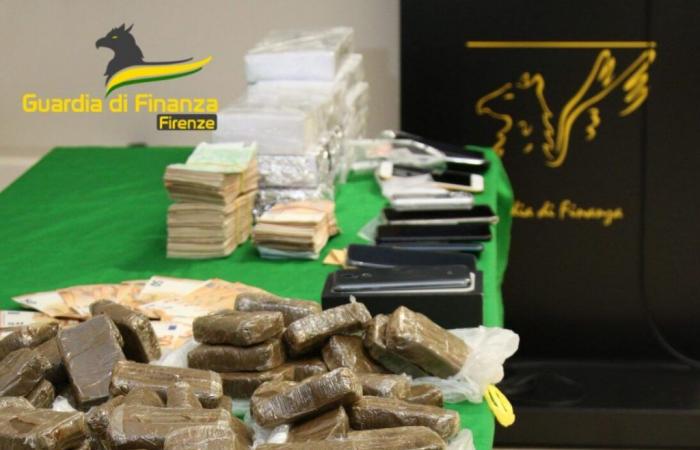 Une demi-livre de drogue dans le sac à dos, encore 2 kilos et demi à la maison : un homme de 37 ans arrêté
