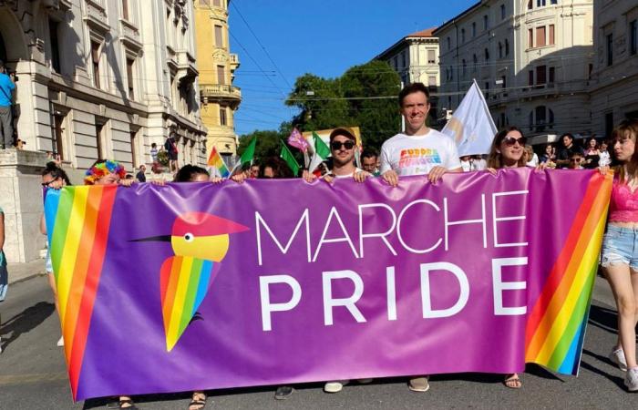 La Marche Pride colore Ancône : plus de 7 mille pour les droits LGBTQ+ – Actualités Ancona-Osimo – CentroPagina