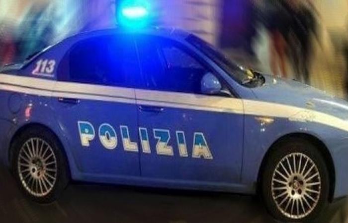 Acerra, tente de s’enfuir en scooter et renverse les policiers : un homme de dix-huit ans arrêté