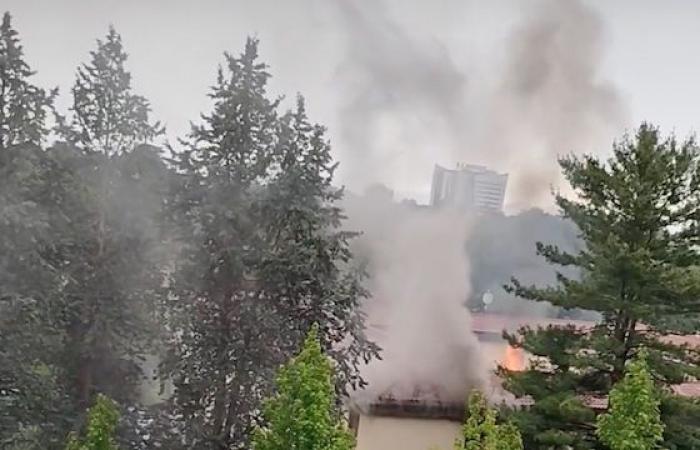 Incendie au Cloître de la Solidarité du Cerro. 6 véhicules des pompiers étaient sur place