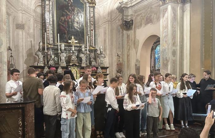 Famille Sala en concert à Côme : émotion avec 30 enfants ukrainiens – PHOTOS et VIDÉO