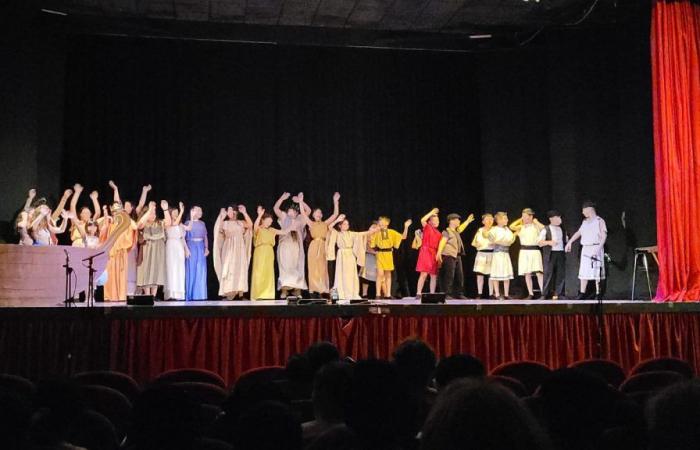 La scène des mots, spectacle des étudiants de l’Institut Molise Altissimo sur scène à Pesche et Rome – Amolivenews
