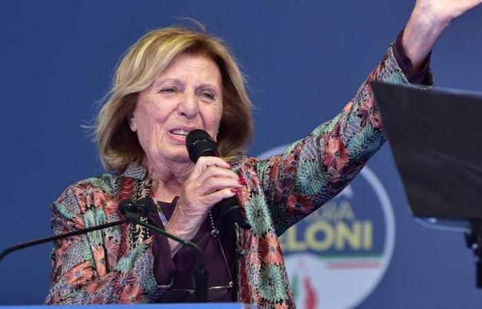 Adriana Poli Bortone revient maire de Lecce à 81 ans. Qui est l’ancien ministre et représentant historique de la droite