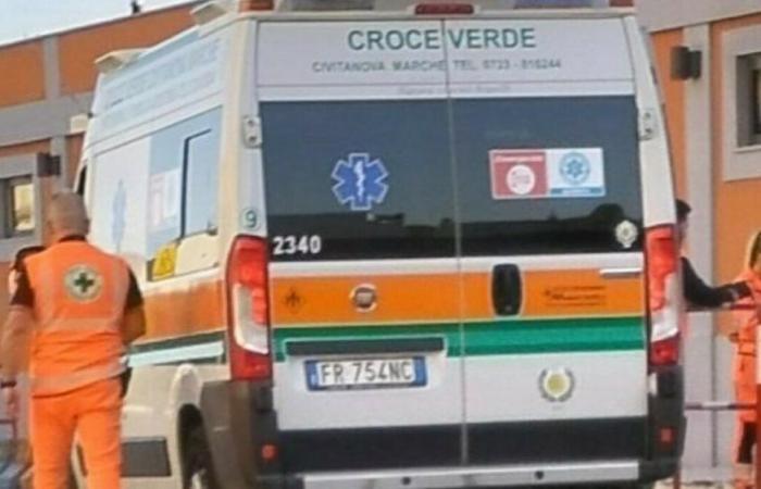 Potenza Picena, un camping-car entre en collision avec une voiture et se renverse : deux finissent à l’hôpital