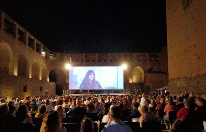 «Rocca Cinema Imola», les projections sous les étoiles commencent demain et se poursuivent jusqu’à fin août