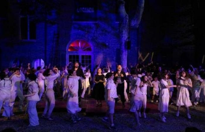Incendie de Don Quichotte : des milliers de citoyens ont répondu à l’appel public lancé au Palais Malagola de Ravenne