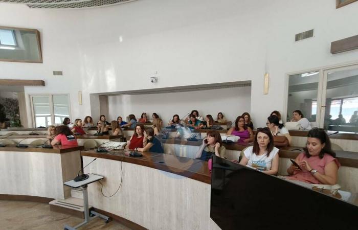 Abramo Cc, salariés en réunion permanente : salle du conseil de Crotone occupée
