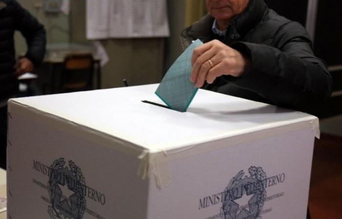 le vote se poursuit jusqu’à 15 heures dans plus de 100 villes, avec le vainqueur à Bari et Florence