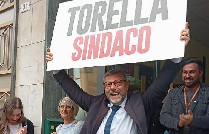Le nouveau maire Luca Torella prend la parole : “Je quitte mon travail, je serai maire 24 heures sur 24”