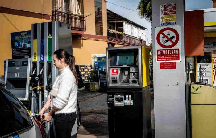 Les prix de l’essence, une atroce moquerie pour les Italiens : c’est impressionnant comme ça coûte moins cher dans ces pays, c’est vraiment quelque chose à leur envier