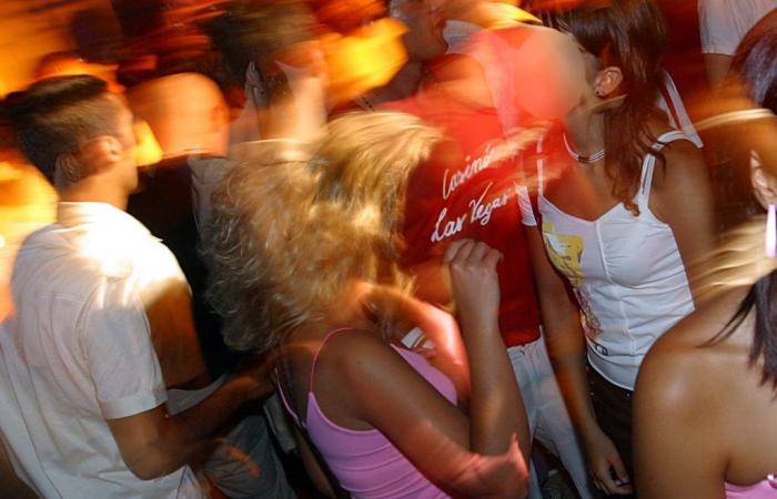 Lounge bar saisi à Pozzuoli : soirée avec 500 enfants mais sans licences ni convivialité. La réponse : “Nous ne sommes pas une discothèque”