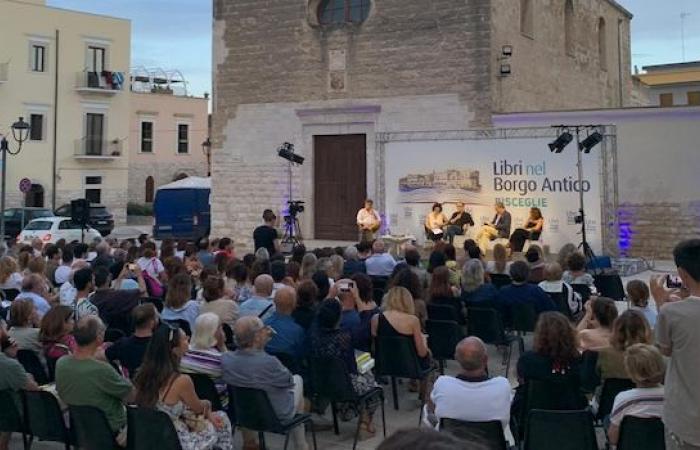 Glenn Cooper à Bisceglie ouvre avec succès la voie à Libri nel Borgo Antico 2024