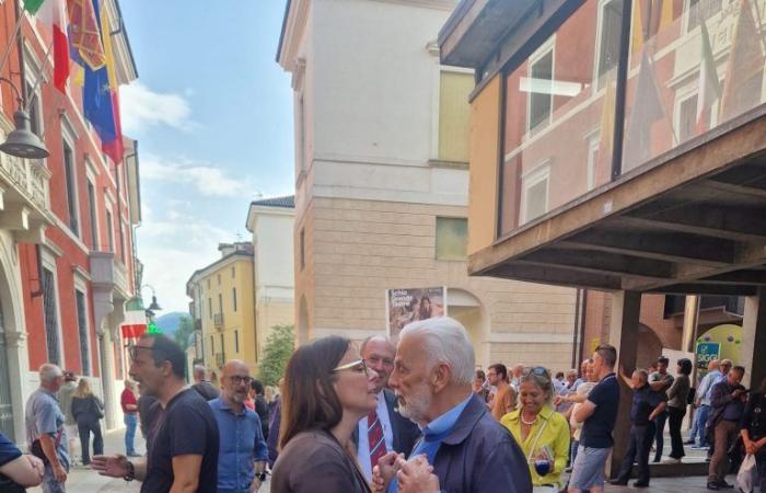 Schio. Cristina Marigo première maire de Schio et le câlin avec son père