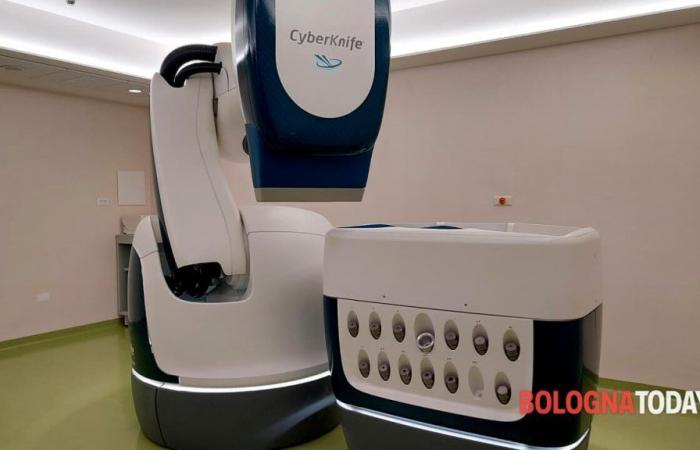 Hôpital Bellaria, un bras robot pour la radiothérapie des tumeurs cérébrales : « Technologie révolutionnaire »